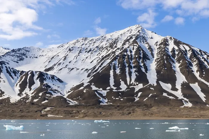 Framed Print : Mountain tops, snow, sea, Konowbreen