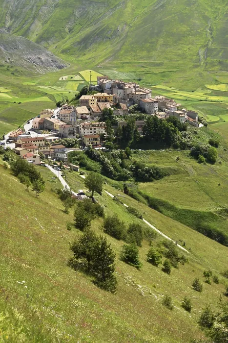 Framed Print : Mountain village of Castelluccio