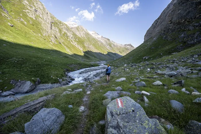 Framed Print : Mountaineer on hiking trail, Umbaltal
