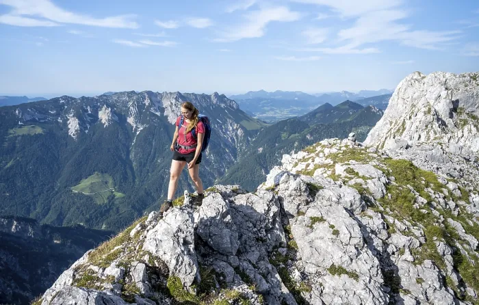Framed Print : Mountaineer on a ridge path, traversing the Hackenkoepfe