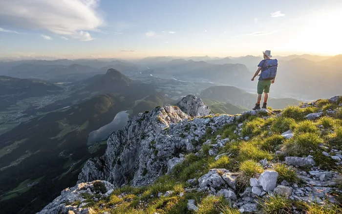 Framed Print : Mountaineers at the summit of the Scheffauer in the atmospheric evening light