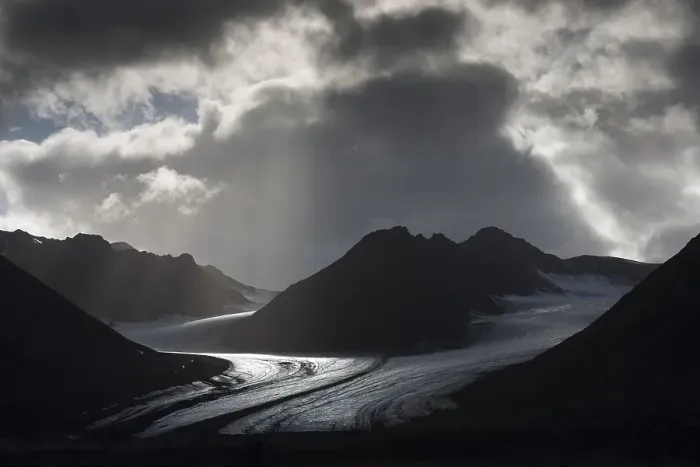 Framed Print : Mountains and glacier tongue, Kongsbreen Glacier