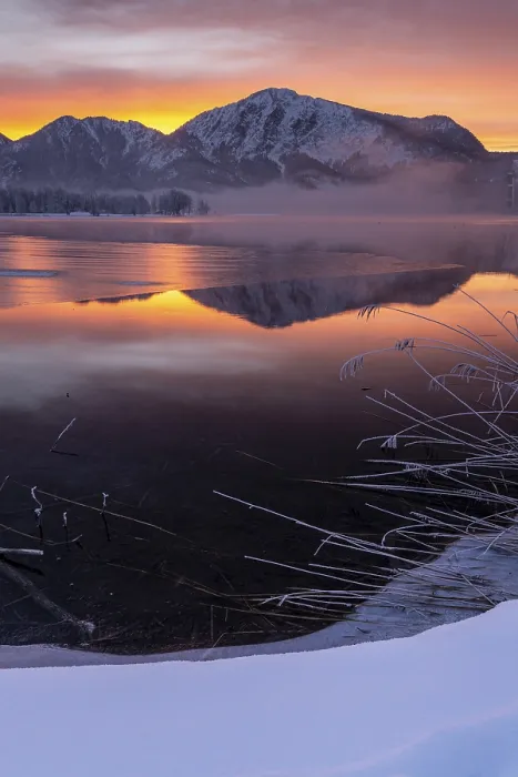 Framed Print : Mountains reflected in lake, dawn Framed Print : Mountains reflected in lake, dawn