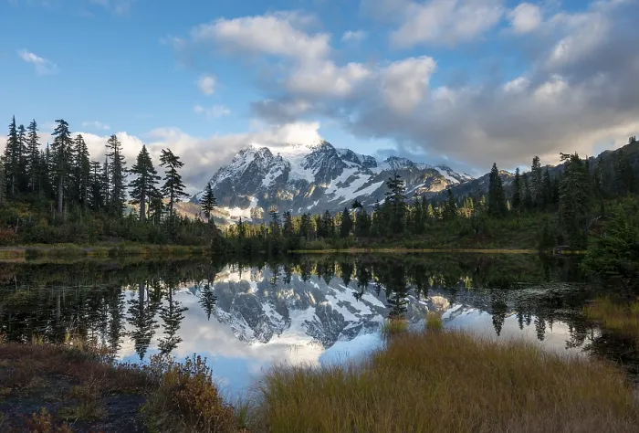 Framed Print : Mt. Shuksan glacier with snow reflecting in Picture Lake