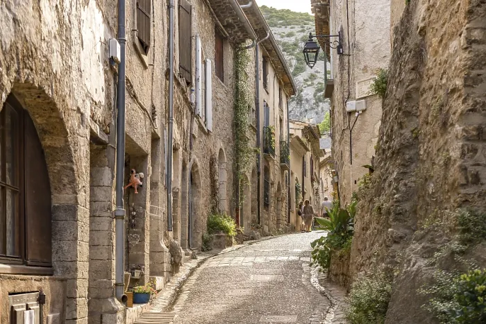 Framed Print : Narrow alley in the medieval village of Saint-Guilhem-le-Desert