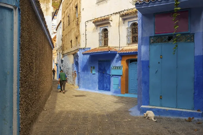Framed Print : Narrow streets and blue painted houses of Chefchaouen city
