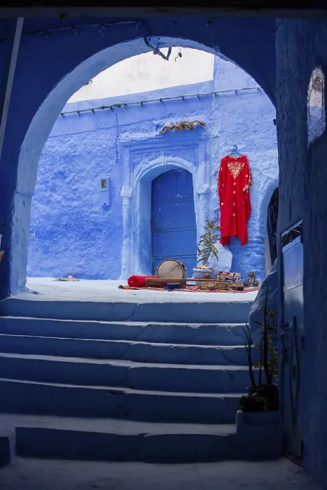 Framed Print : Narrow streets and blue painted houses of Chefchaouen city