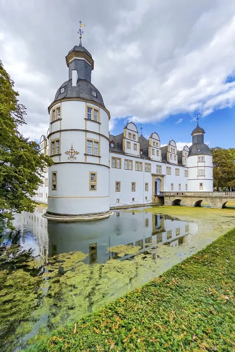 Framed Print : Neuhaus Castle, Paderborn, North Rhine-Westphalia