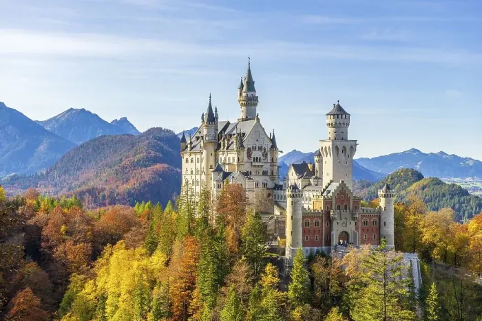 Framed Print : Neuschwanstein Castle in autumn Framed Print : Neuschwanstein Castle in autumn