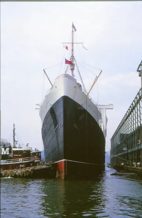 Framed Print : New York in 1966, Manhattan, passenger steamer Queen Mary docking at the pier Framed Print : New York in 1966, Manhattan, passenger steamer Queen Mary docking at the pier