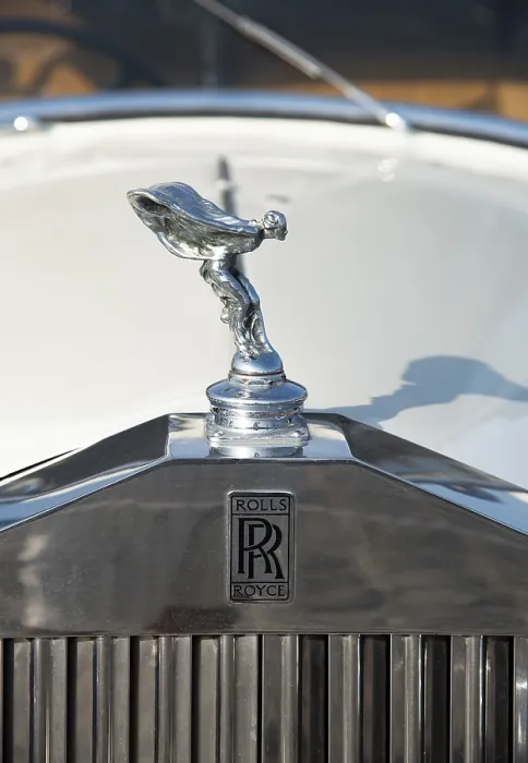 Framed Print : Nicosia Cyprus, October 29 2023:Front view of white rolls Royce classic antique vintage car Framed Print : Nicosia Cyprus, October 29 2023:Front view of white rolls Royce classic antique vintage car