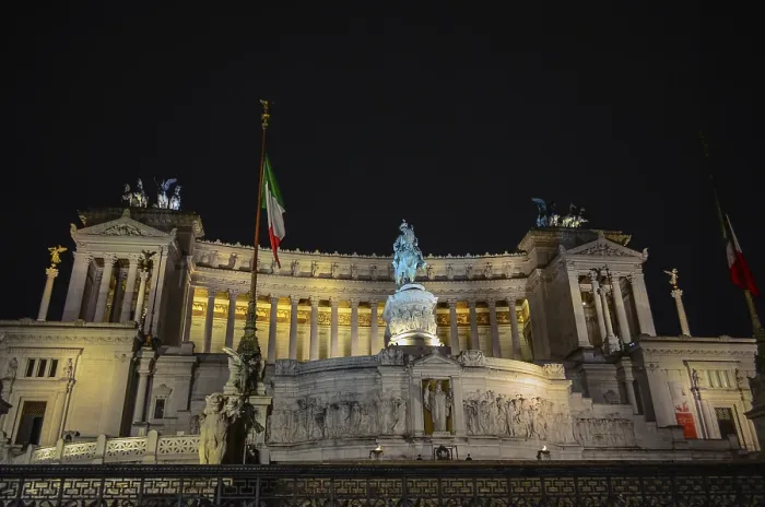 Framed Print : Night view of the monument to Victor Emmanuel II in Rome