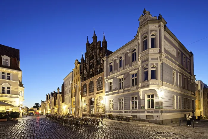 Framed Print : Night view, splendid town houses Framed Print : Night view, splendid town houses