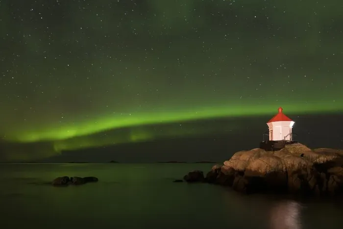 Framed Print : Northern Lights via lighthouse (Aurora borealis) Framed Print : Northern Lights via lighthouse (Aurora borealis)