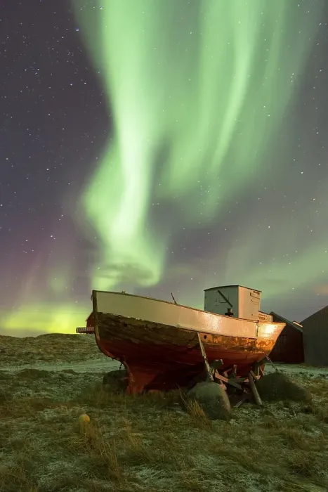 Framed Print : Northern Lights over a shipwreck Framed Print : Northern Lights over a shipwreck