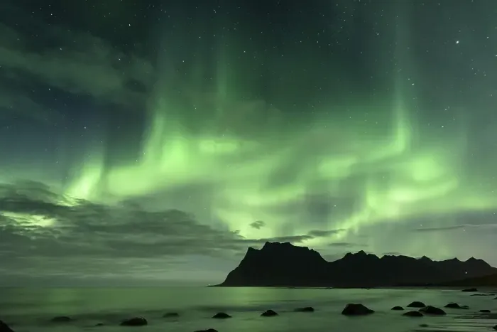 Framed Print : Northern lights at Uttakleiv Beach