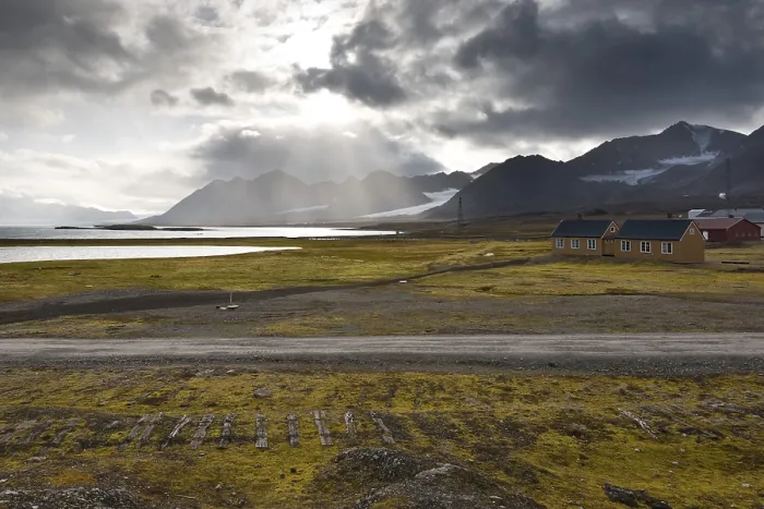 Framed Print : Ny Alesund, Spitsbergen, Svalbard Islands