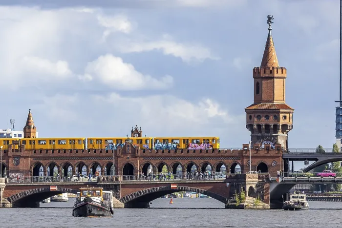 Framed Print : Oberbaum Bridge with underground and pink Trabbi