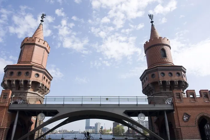 Framed Print : Oberbaumbridge, former border crossing between east and west Berlin