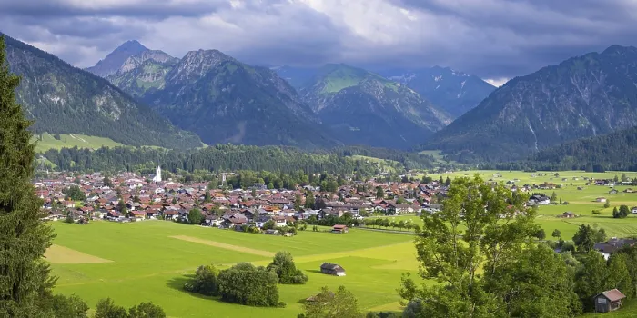 Framed Print : Oberstdorf, behind Schattenberg