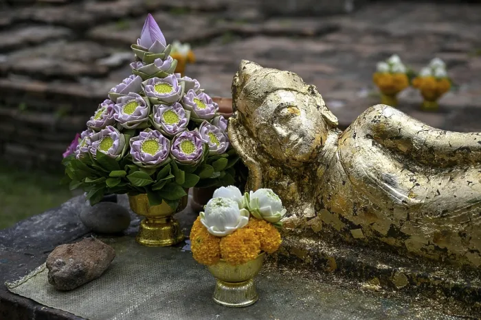 Framed Print : Offerings in front of the reclining Buddha