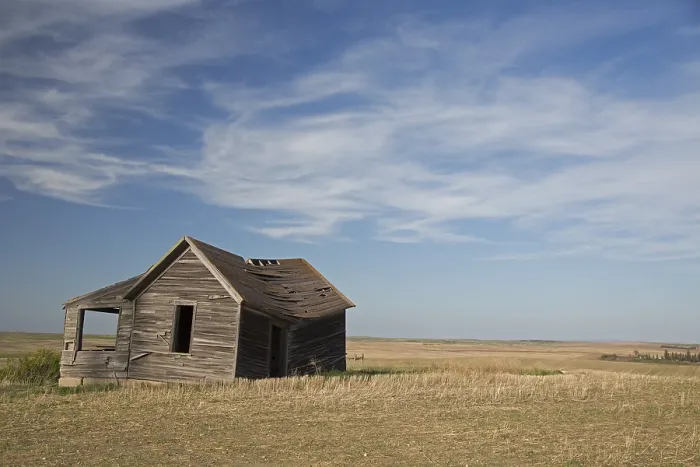 Framed Print : An old, abandoned farmhouse on the North Dakota prairie