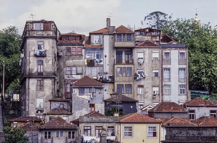 Framed Print : Old houses with patina and linen in Porto Framed Print : Old houses with patina and linen in Porto