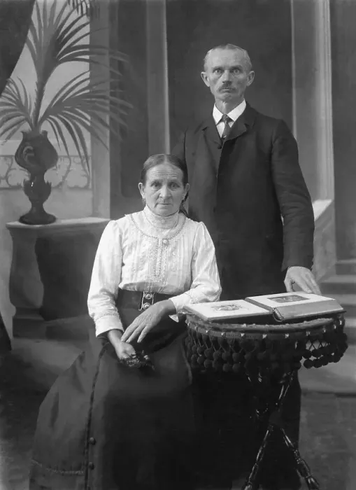 Framed Print : Old married couple posing in front of the camera