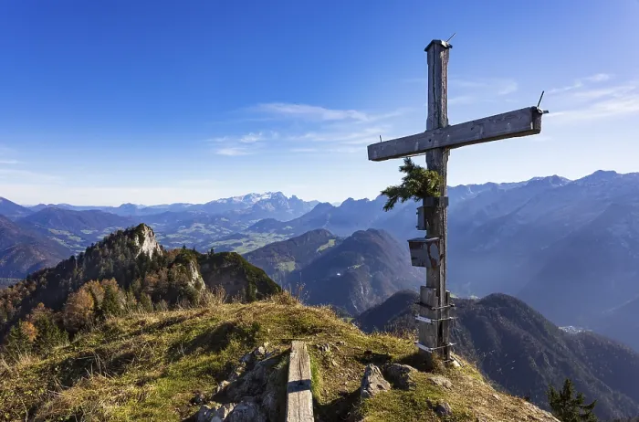 Framed Print : Old summit cross on the Schwarzer Berg with a view of the Gschirrwand Lammertal and Dachstein massif