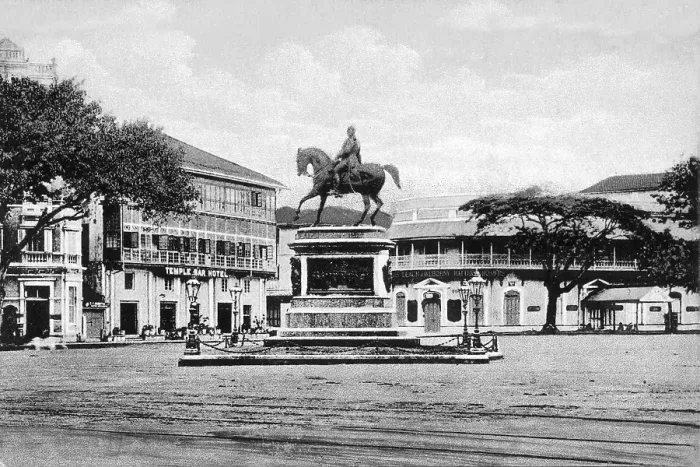 Framed Print : Old vintage photo of King Edwards Statue mumbai maharashtra India