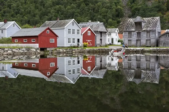 Framed Print : Old wooden houses, Gamle Laerdalsoyri