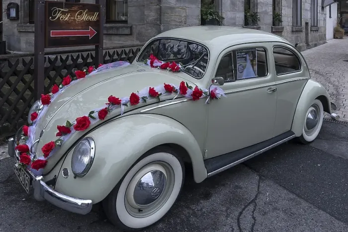 Framed Print : Oldtimer, VW Beetle from 1955 as wedding car decorated with roses