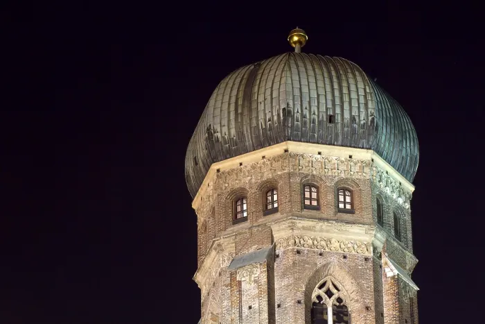 Framed Print : Onion-shaped dome of the Church of Our Lady in Munich at night