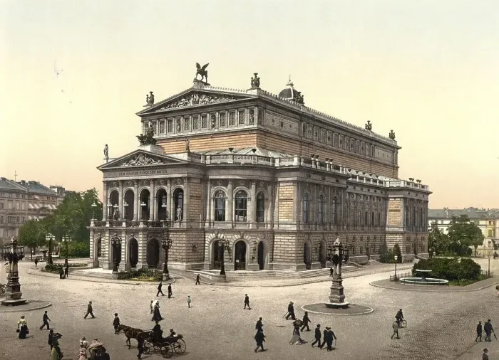 Framed Print : Opera House in Frankfurt am Main