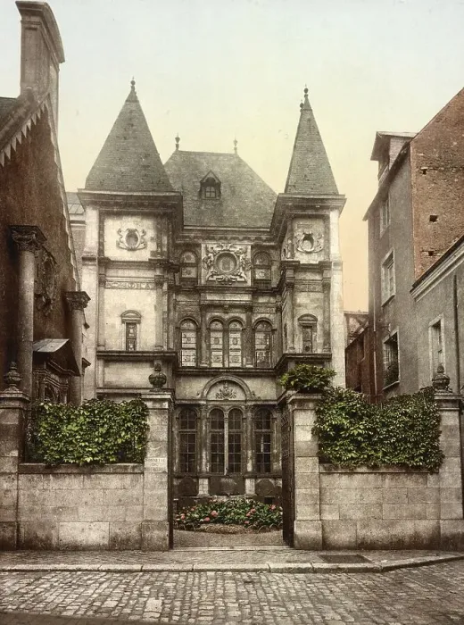 Framed Print : Orleans. Maison de Diane de Poitiers