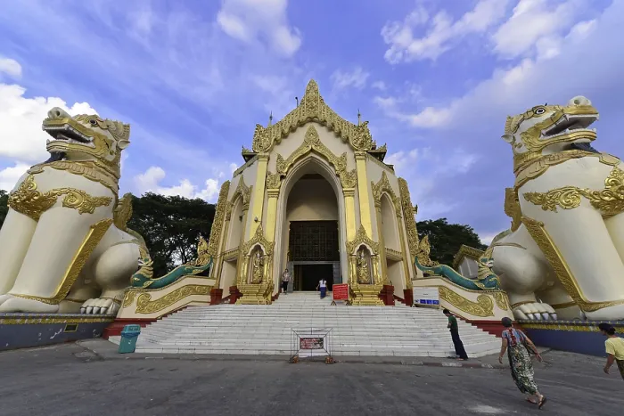 Framed Print : Osteigang, Shwedagon Pagoda, Yangon, Myanmar, Asia Framed Print : Osteigang, Shwedagon Pagoda, Yangon, Myanmar, Asia