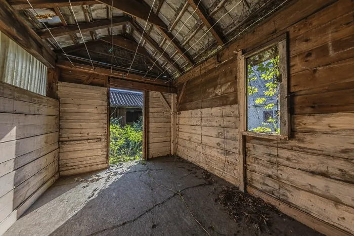 Framed Print : Outbuilding of a multi-storey residential building built in 1903 in front of demolition work