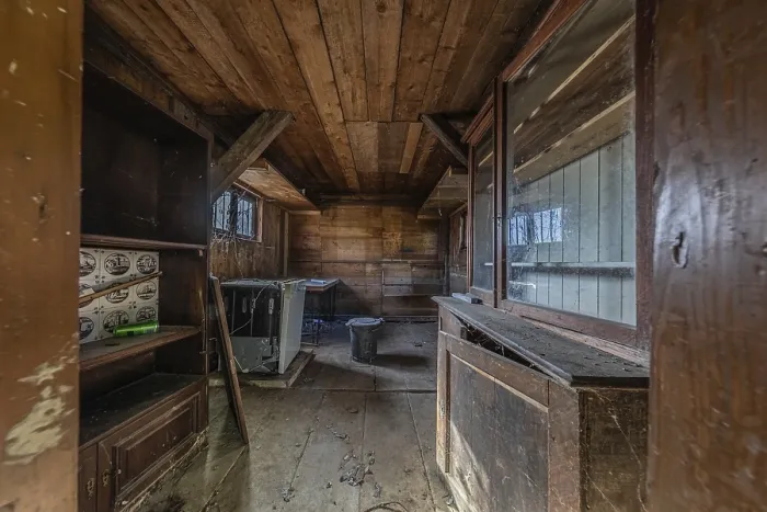 Framed Print : Outbuilding of a multi-storey residential building built in 1903 in front of demolition work