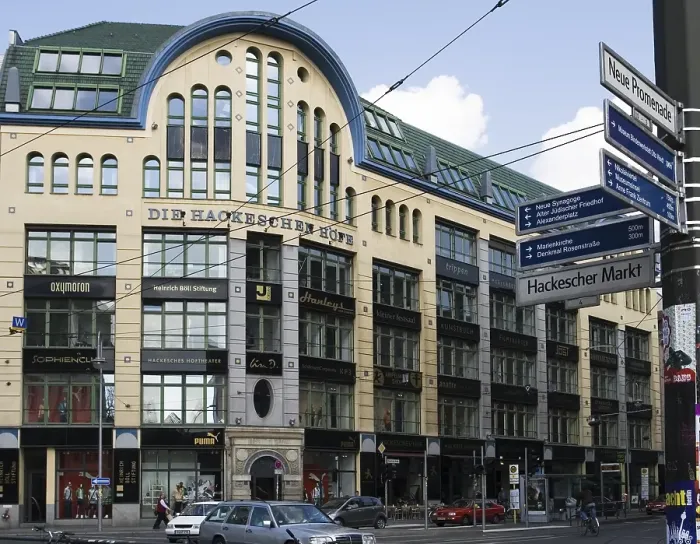 Framed Print : Outer facade of the Hackeschen Hoefe shopping arcade