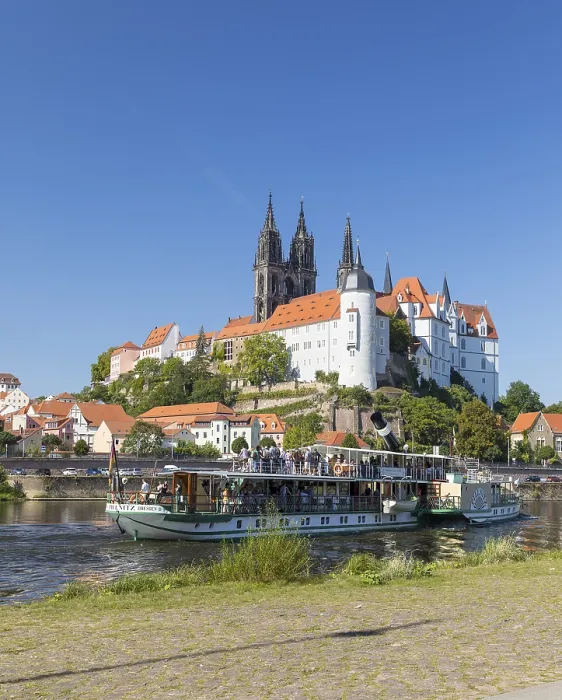 Framed Print : Paddle steamer Pillnitz on the Elbe in front of Albrechtsburg Castle