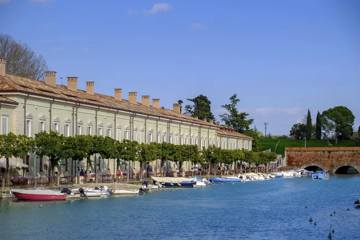 Framed Print : Padiglione degli Ufficiali at the harbour basin