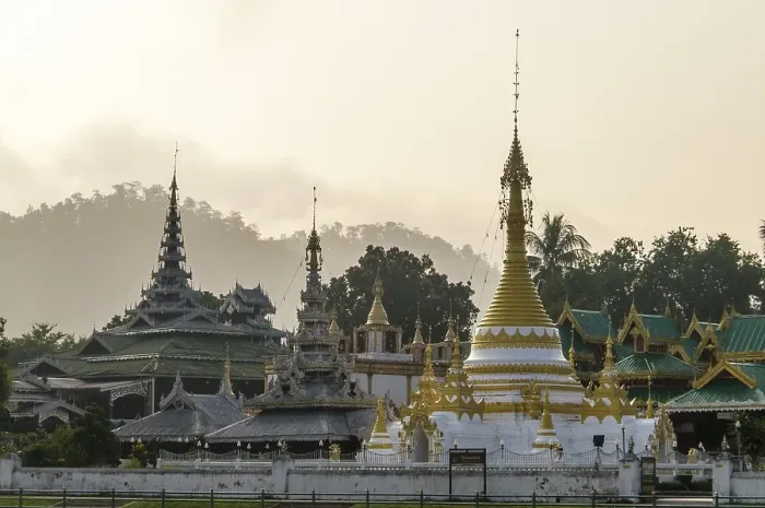 Framed Print : Pagoda or Chedi, Temples of Wat Jong Kham and Chong Kham or Wat Jong Klang and Chong Klang