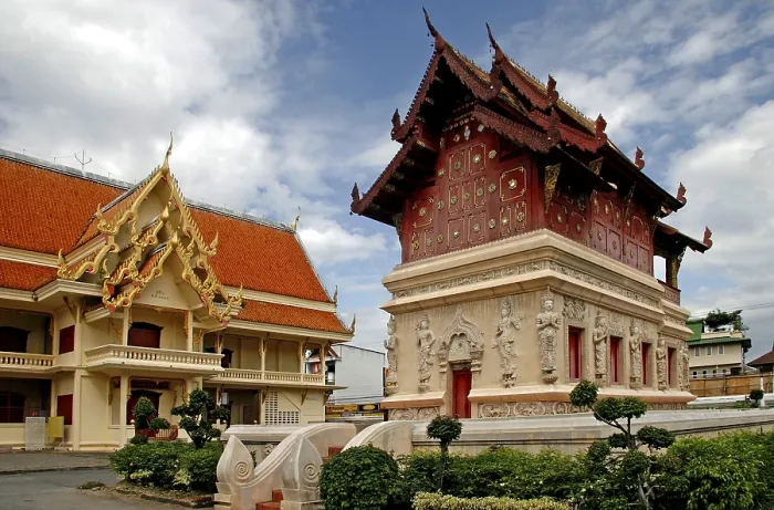 Framed Print : Pagoda, Wat Phra Sing Temple Complex Framed Print : Pagoda, Wat Phra Sing Temple Complex