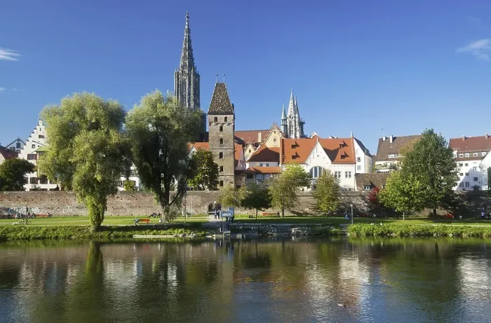 Framed Print : Panorama across the Danube River towards Ulm with Ulm Minster and Metzgerturm