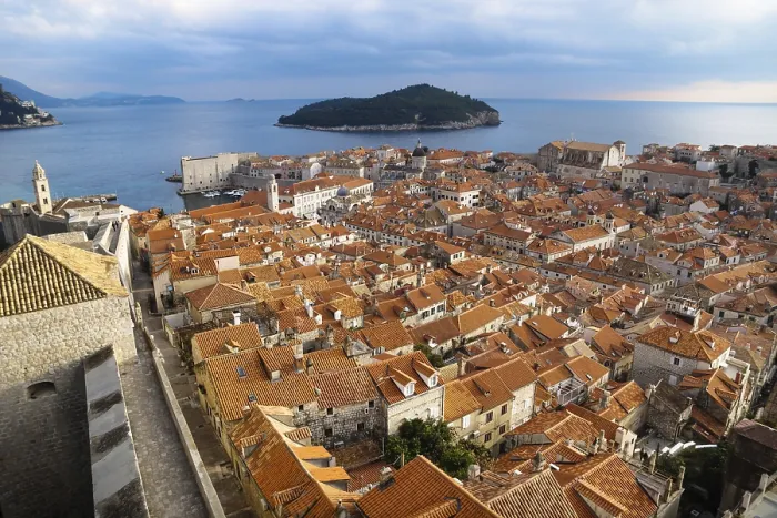 Framed Print : Panorama view of the mediterranean old town of Dubrovnik with orange tiled roofs