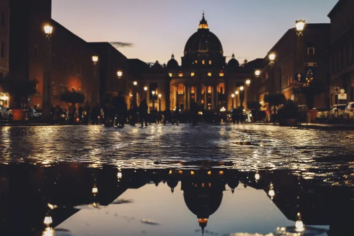 Framed Print : Panoramic night view of St Peter's Basilica with beautiful reflection in Vatican City