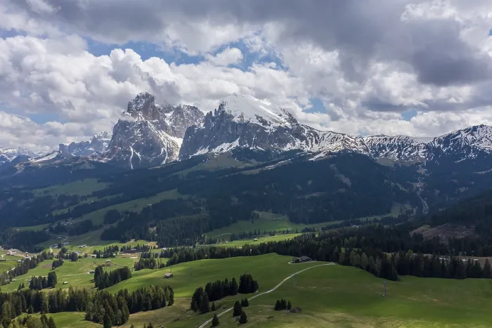 Framed Print : Panoramic view from the Seiser Alm to the Dolomites in Italy