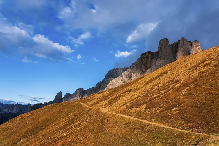 Framed Print : Panoramic view of the Val Gardena Dolomites in Italy
