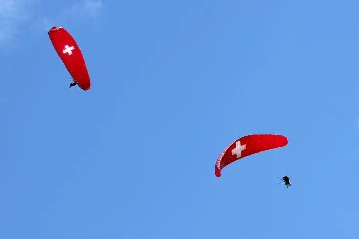 Framed Print : Paraglider, Interlaken, Switzerland