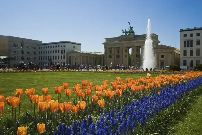 Framed Print : Pariser Platz square with Brandenburg Gate